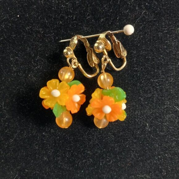 Vintage Hong Kong Clip Floral Earrings - Picture 1 of 6